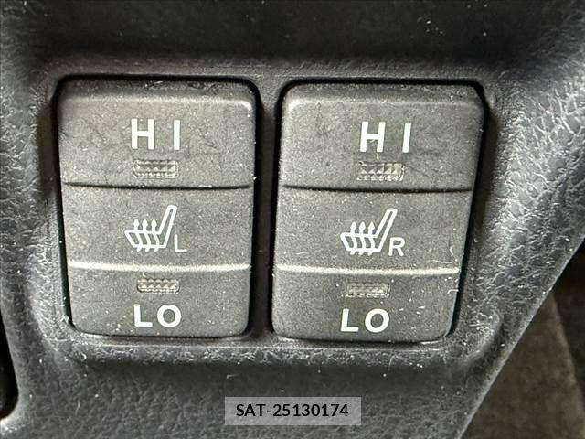 Toyota VOXY HYBRID 2014-04 8528185-2