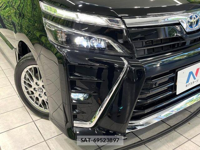 Toyota VOXY HYBRID 2021-12 8564072-12