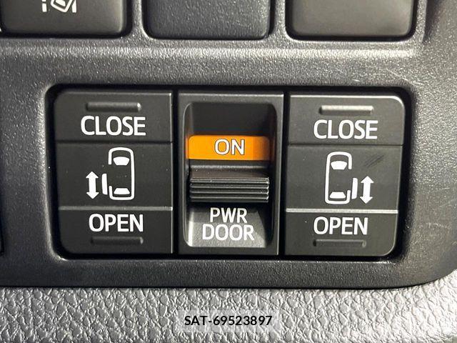 Toyota VOXY HYBRID 2021-12 8564072-4