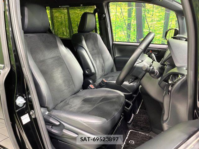 Toyota VOXY HYBRID 2021-12 8564072-7