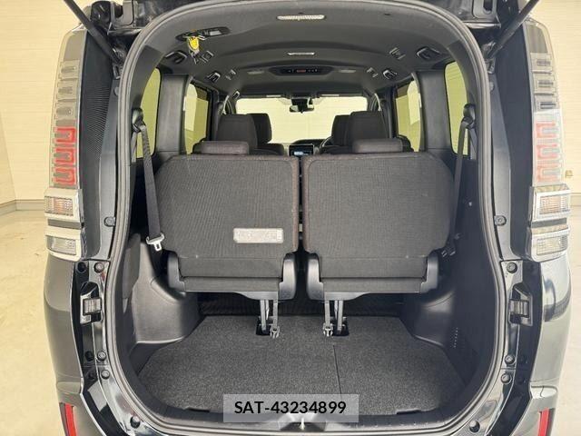 Toyota VOXY HYBRID 2017-08 8564075-10