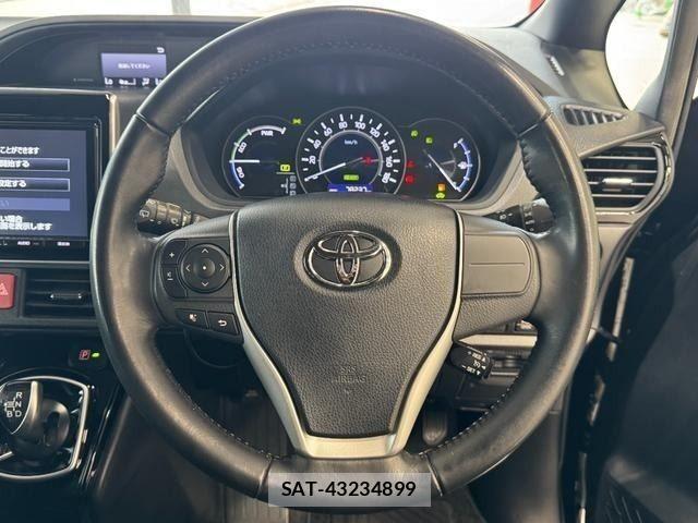 Toyota VOXY HYBRID 2017-08 8564075-12