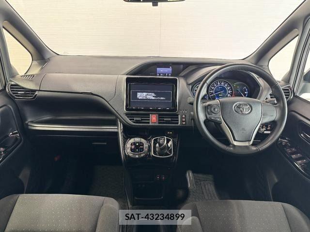 Toyota VOXY HYBRID 2017-08 8564075-1