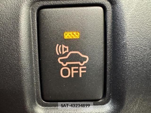 Toyota VOXY HYBRID 2017-08 8564075-19