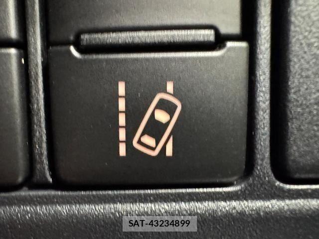 Toyota VOXY HYBRID 2017-08 8564075-20