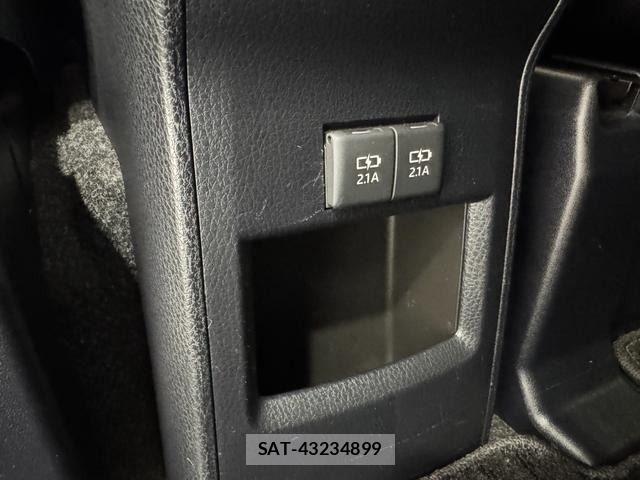 Toyota VOXY HYBRID 2017-08 8564075-28