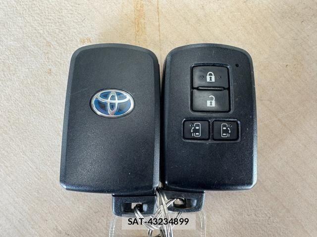 Toyota VOXY HYBRID 2017-08 8564075-29