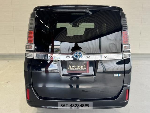 Toyota VOXY HYBRID 2017-08 8564075-4