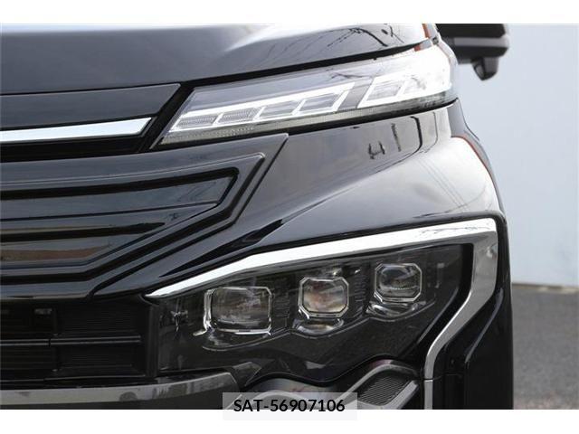 Toyota VOXY HYBRID 2025-07 8564068-27