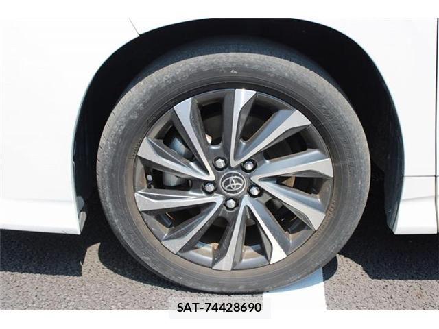 Toyota VOXY HYBRID 2023-06 8564066-13