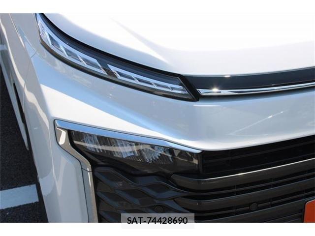 Toyota VOXY HYBRID 2023-06 8564066-16