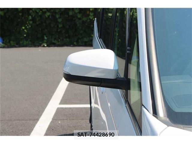 Toyota VOXY HYBRID 2023-06 8564066-18