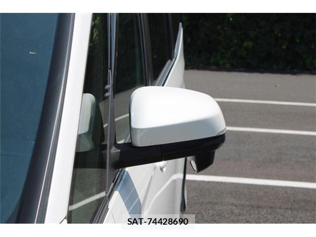 Toyota VOXY HYBRID 2023-06 8564066-19