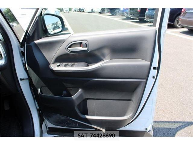 Toyota VOXY HYBRID 2023-06 8564066-23