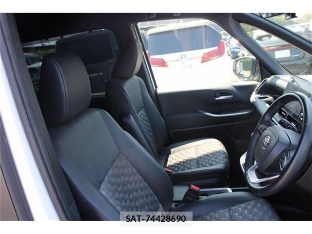 Toyota VOXY HYBRID 2023-06 8564066-24