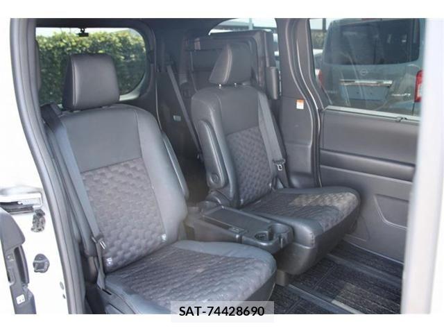 Toyota VOXY HYBRID 2023-06 8564066-27