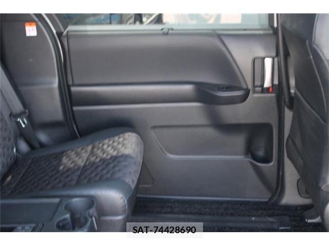 Toyota VOXY HYBRID 2023-06 8564066-28