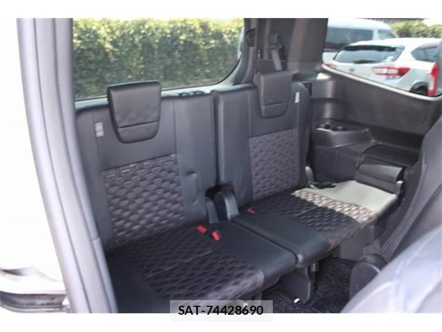 Toyota VOXY HYBRID 2023-06 8564066-29