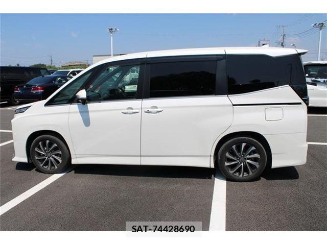 Toyota VOXY HYBRID 2023-06 8564066-5