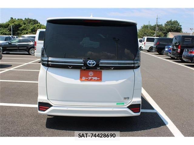Toyota VOXY HYBRID 2023-06 8564066-7