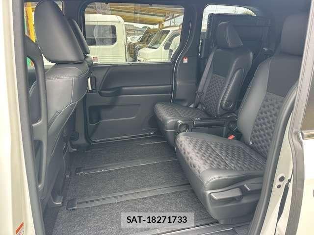 Toyota VOXY HYBRID 2025-09 8564064-5
