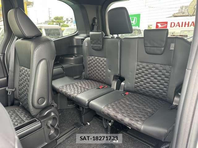 Toyota VOXY HYBRID 2025-09 8564064-6