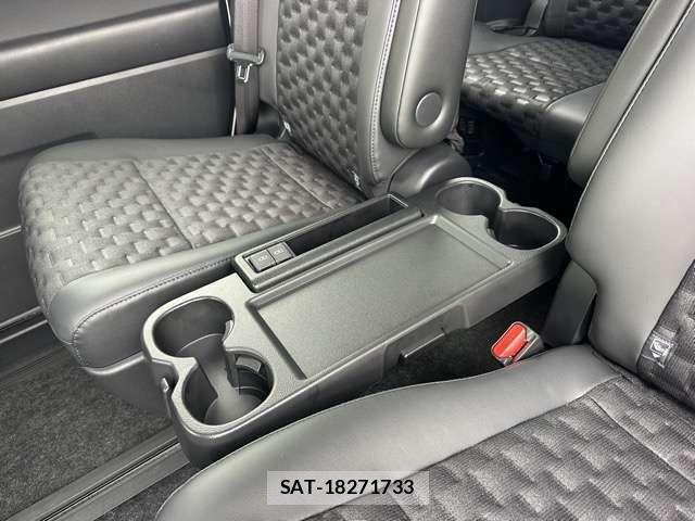 Toyota VOXY HYBRID 2025-09 8564064-7