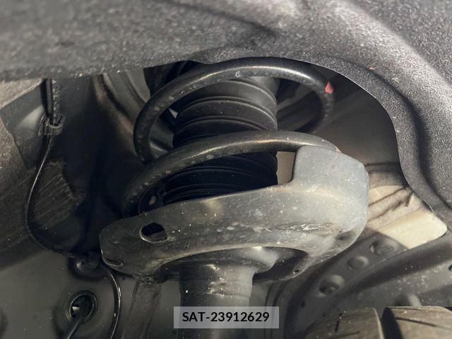 Toyota VOXY HYBRID 2025-01 8564061-19