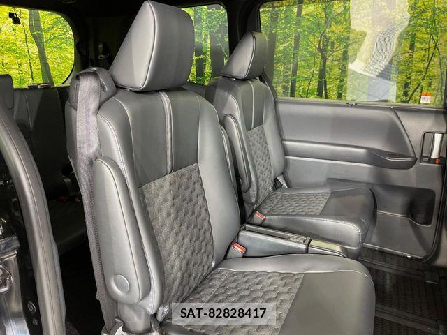 Toyota VOXY HYBRID 2026-02 8564062-8