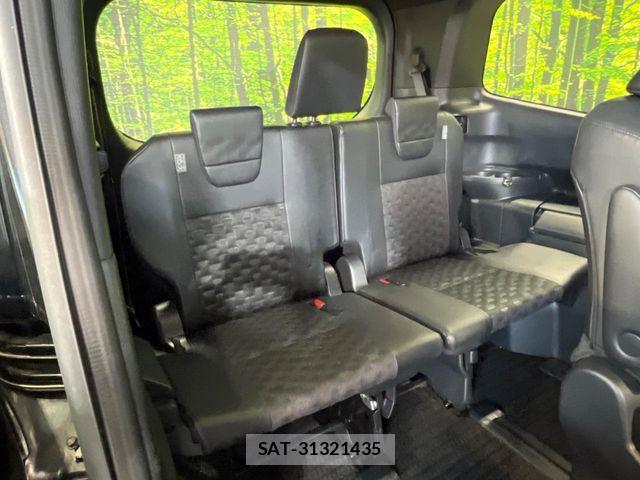 Toyota VOXY HYBRID 2024-04 8564065-9