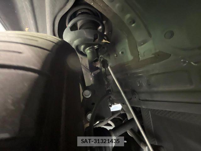 Toyota VOXY HYBRID 2024-04 8564065-19