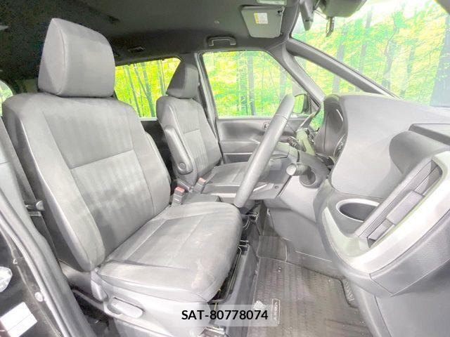 Toyota VOXY HYBRID 2023-07 8564071-7
