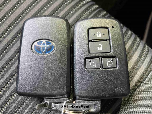 Toyota VOXY HYBRID 2020-03 8564073-11