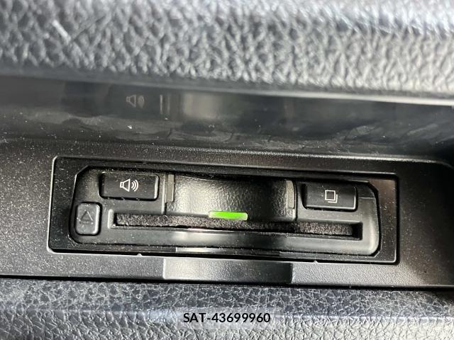 Toyota VOXY HYBRID 2020-03 8564073-12