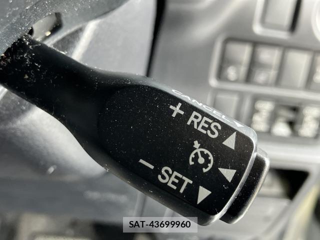 Toyota VOXY HYBRID 2020-03 8564073-13