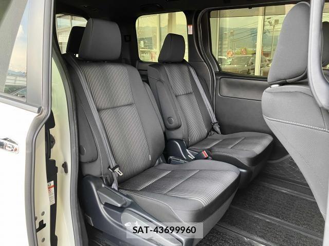 Toyota VOXY HYBRID 2020-03 8564073-18