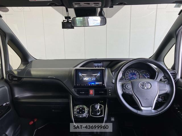 Toyota VOXY HYBRID 2020-03 8564073-1