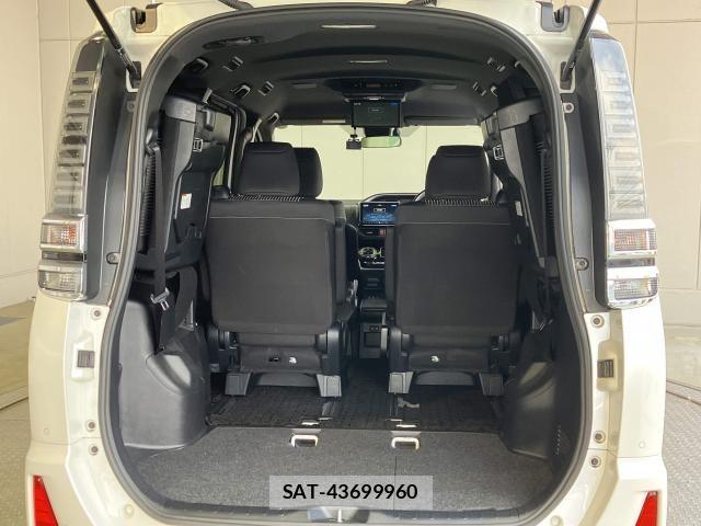 Toyota VOXY HYBRID 2020-03 8564073-20