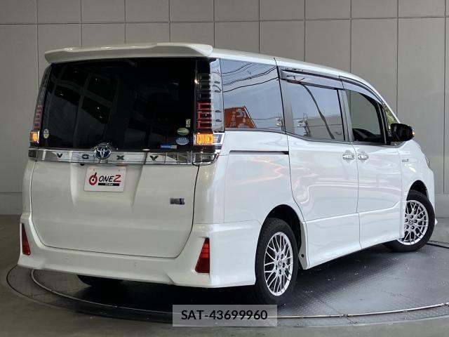 Toyota VOXY HYBRID 2020-03 8564073-26