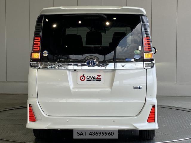 Toyota VOXY HYBRID 2020-03 8564073-27
