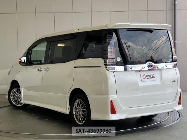 Toyota VOXY HYBRID 2020-03 8564073-2