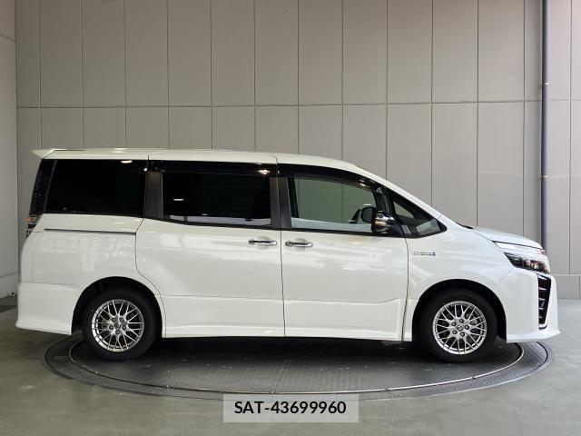 Toyota VOXY HYBRID 2020-03 8564073-29