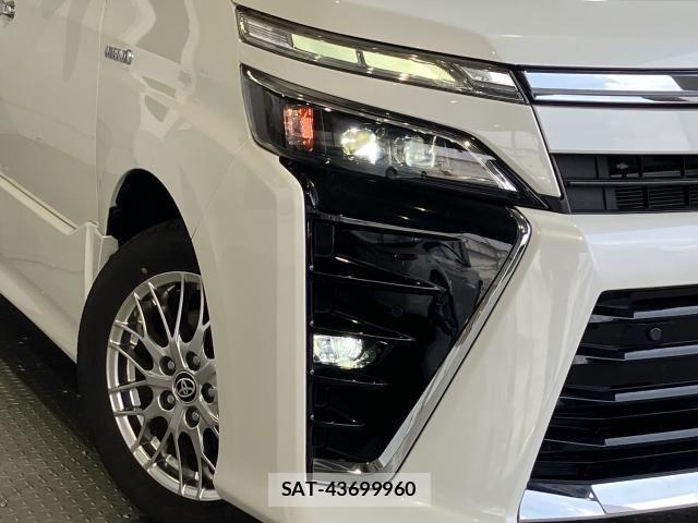 Toyota VOXY HYBRID 2020-03 8564073-3