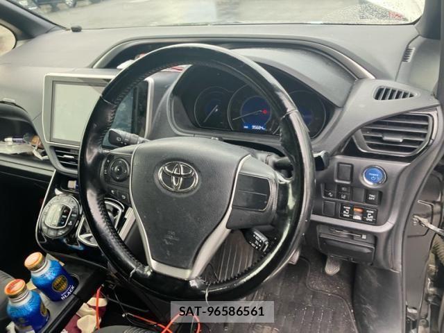 Toyota VOXY HYBRID 2019-02 8564074-9