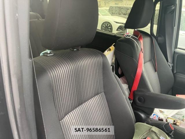 Toyota VOXY HYBRID 2019-02 8564074-10