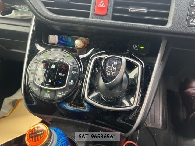 Toyota VOXY HYBRID 2019-02 8564074-18