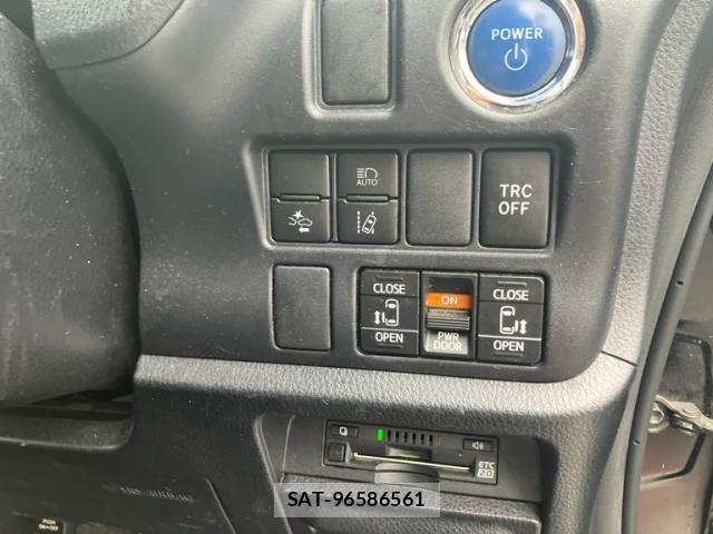 Toyota VOXY HYBRID 2019-02 8564074-22