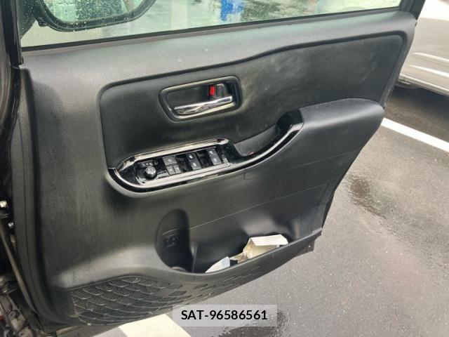 Toyota VOXY HYBRID 2019-02 8564074-23