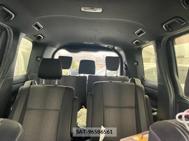 Toyota VOXY HYBRID 2019-02 8564074-24