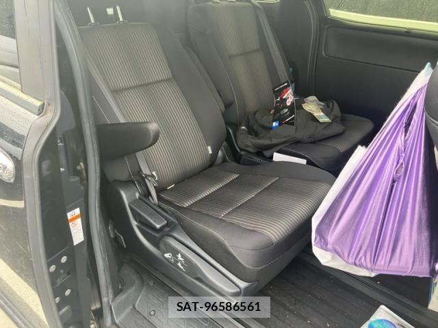 Toyota VOXY HYBRID 2019-02 8564074-25
